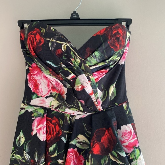 Sherri Hill black floral strapless asymmetrical event gown size 2 - Picture 4 of 9